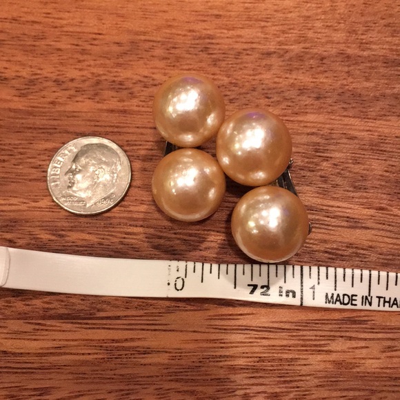 Pearl Clip-On Earrings - Vintage - ** Free with any Purchase** - Picture 8 of 8